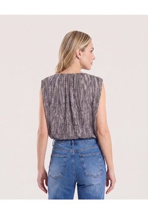 Camiseta Manga Sisa Estampado Plumas Para Mujer Negro Ostu