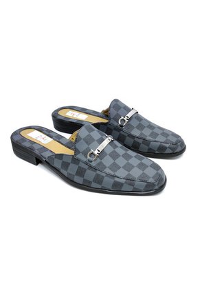 Zuecos Chess Gris Outfit