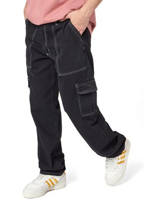 Jean Cargo Negro Costura Blanca Outfit Colombia