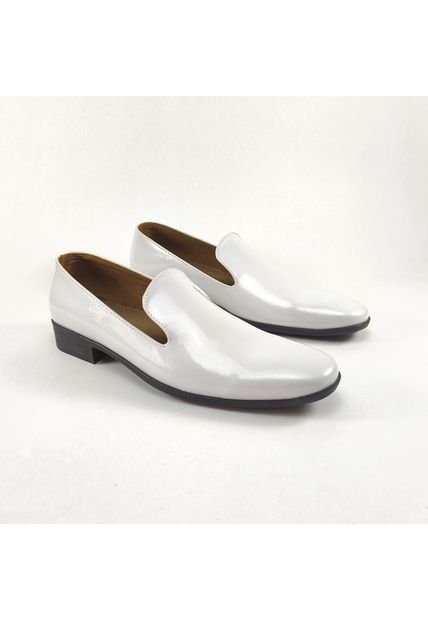 Zapato Loafer Charol Blanco Outfit - Compra Ahora | Dafiti Colombia