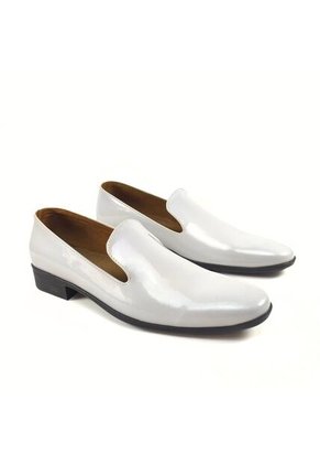 Zapato Loafer Charol Blanco Outfit