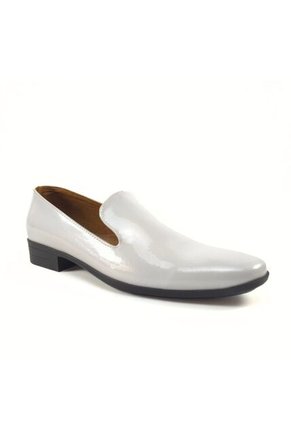Zapato Loafer Charol Blanco Outfit