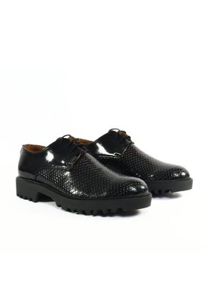 Zapato Hombre Negro Outfit Lisboa Charol Tracker