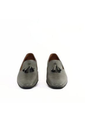 Zapato Hombre Loafer Gris Outfit