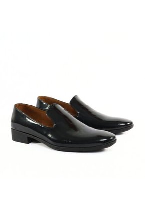 Zapato Loafer Charol Negro Outfit