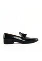 Zapato Loafer Borlas Charol Negro Outfit de Outfit Colombia