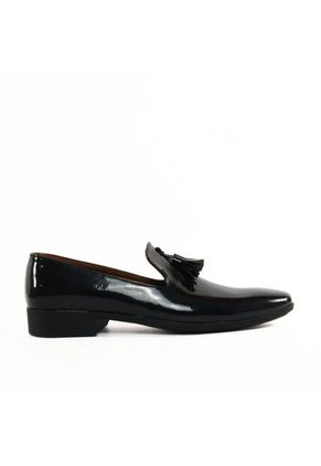 Zapato Loafer Borlas Charol Negro Outfit