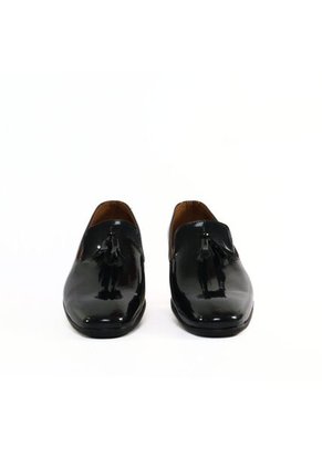 Zapato Loafer Borlas Charol Negro Outfit
