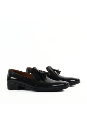 Zapato Loafer Borlas Charol Negro Outfit