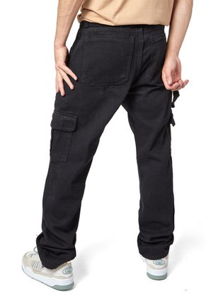 Jean Cargo Negro Outfit Colombia