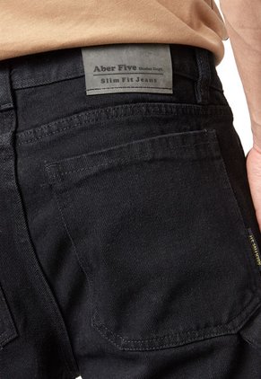 Jean Cargo Negro Outfit Colombia