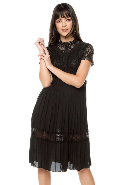 Outfits en negro para chicas plus size
