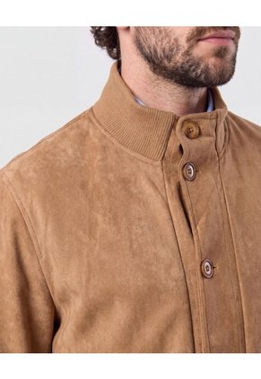 Chaqueta Unicolor Con Grandes Bolsillos Para Hombre Café Patprimo