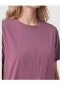 Camiseta Con Flor En Relieve   Para Mujer Vino Patprimo de Patprimo