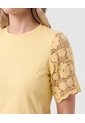 Camiseta Con Mangas De Encaje   Para Mujer Amarillo Patprimo de Patprimo