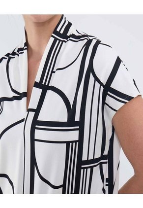 Camiseta Para Mujer Manga Corta Cuello V Color Negro Marca Patprimo #30093807