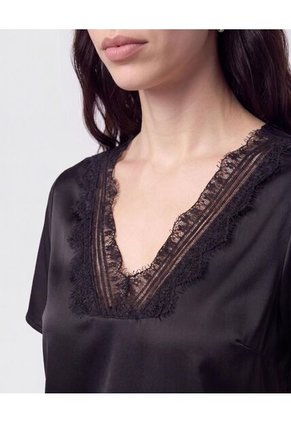 Blusa Unicolor Con Encaje Para Mujer Negro Patprimo