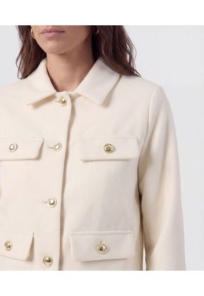 Chaqueta Corta Con Botones Dorados Para Mujer Crema Patprimo