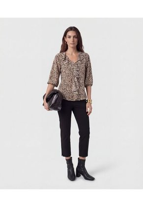 Blusa Con Boleros Frontales Y Manga ¾  Para Mujer Café Patprimo