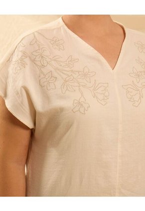 Blusa Con Bordado En Hombros  Curvy  Para Mujer Beige Patprimo