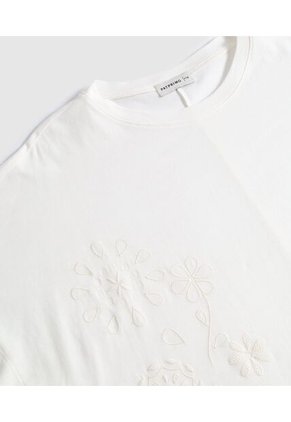 Camiseta Con Bordado Lateral Curvy Para Mujer Crema Patprimo