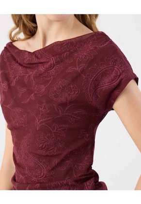 Camiseta  Para Mujer Manga Corta Cuello Redondo Color Vino Marca Patprimo #30093841