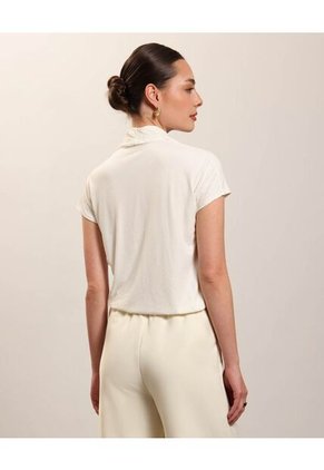 Camiseta Casual Texturizada Escote V   Para Mujer Blanco Patprimo