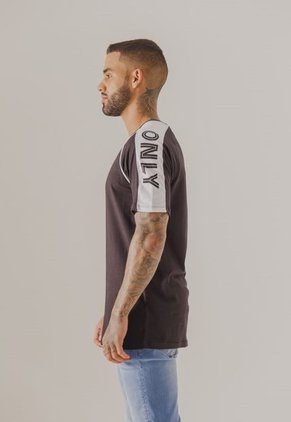 Camiseta Negro-Blanco People Éxito