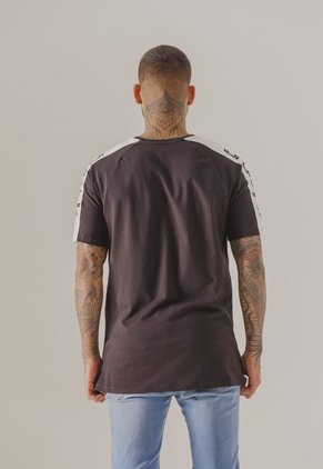 Camiseta Negro-Blanco People Éxito