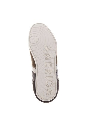 Lifestyle Perry Ellis Café