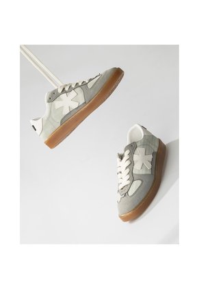 Tenis Pisos Para Hombre Flat Gris Artico Tiza