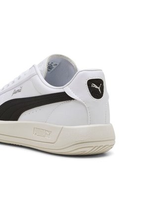 Tenis Marca Puma Club Original Blanco Mujer