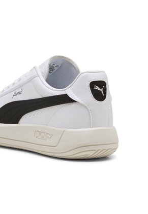Tenis Marca Puma Club Original Blanco Mujer