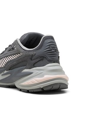Tenis Deportivos Puma Originals Rs Surge Elevated Gris Mujer
