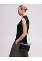 Bolso Tipo Sobre Negro de PUNTO BLANCO