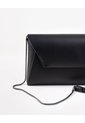 Bolso Tipo Sobre Negro de PUNTO BLANCO