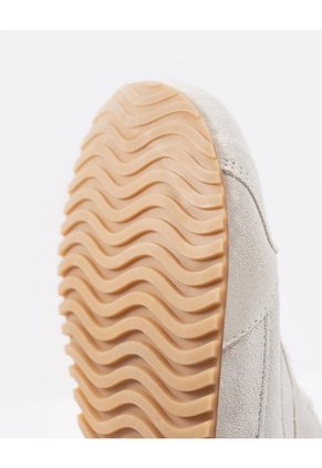 Tenis Casuales Tipo Gamuza Mujer Beige