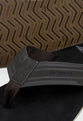 Playera Negro-Café Quiksilver Monkey Wrench