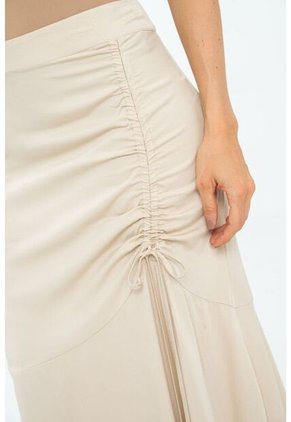 Falda Hyacinth Beige Ragged Pf11320485