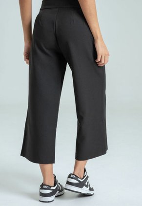 Pantalon Ava Culotte Negro Ragged Pf12310391