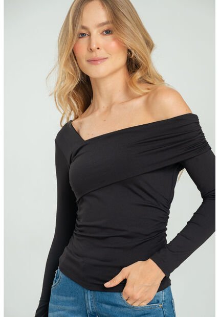 Top Escote Asimetrico Negro Ragged Pf13120825