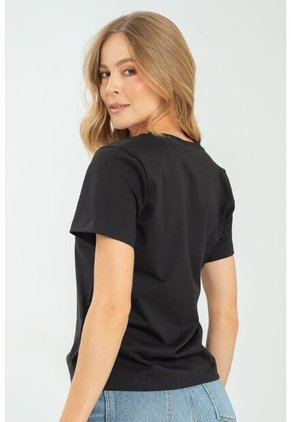 Camiseta Escote V Negro Ragged Pf21120082