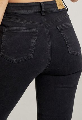 Jeans Alameda Negro Ragged Pf51350309