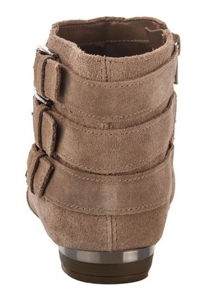 Bota Baja Ramarim Almendra