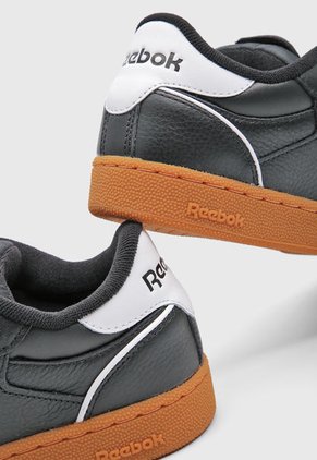 Tenis Lifestyle Negro-Blanco-Miel Reebok Classics Club C Bulc