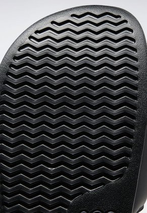 Playera Negro-Blanco Reebok Classic Slide