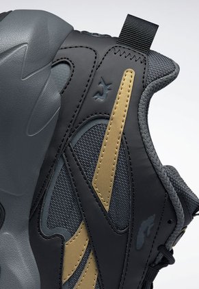 Tenis Running Negro-Gris-Dorado Reebok Fluffipuff DC Batman