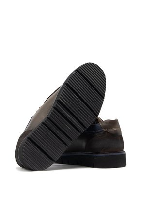 Zapato Casual Urbano: Estilo Robusto Y Confort Superior | 3901 Cafe