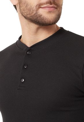 Camiseta Hombre Manga Larga Negra Henley Santana