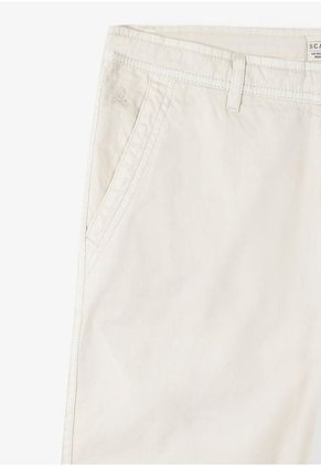 Bermuda Outfitters Off White Scalpers